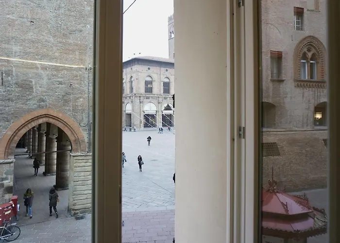 Konukevi Casa Isolani Piazza Maggiore Bolonya