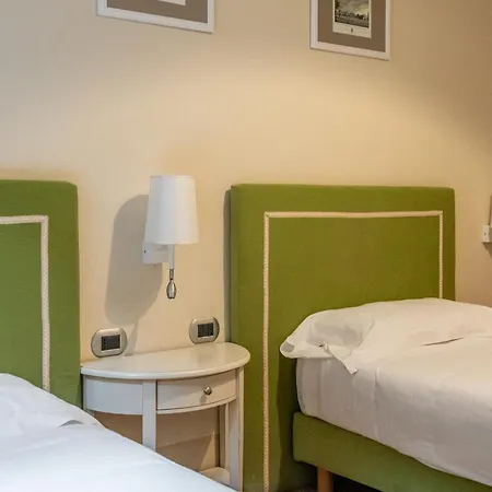Casa Isolani Luxury Rooms Piazza Maggiore Guest house 2*