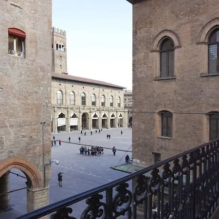Casa Isolani Piazza Maggiore