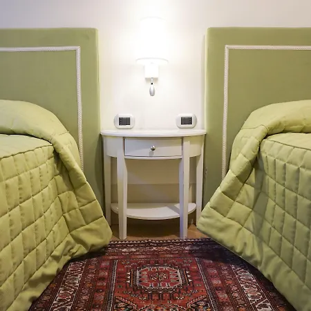 Casa Isolani Luxury Piazza Maggiore Penzion 4*