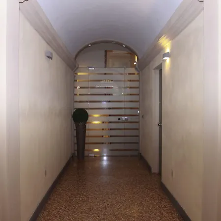 Casa Isolani Piazza Maggiore