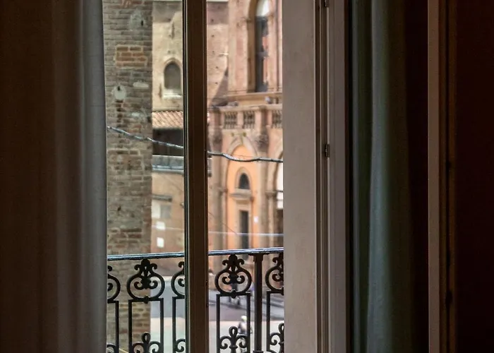 Casa Isolani Piazza Maggiore