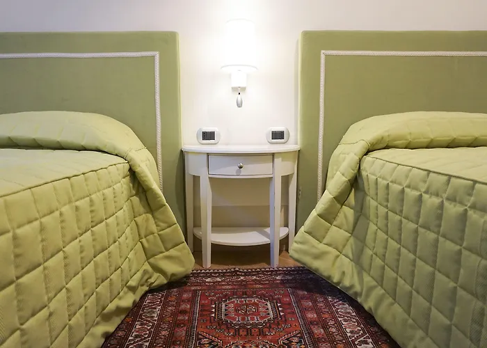 Casa Isolani Piazza Maggiore בית הארחה 4*