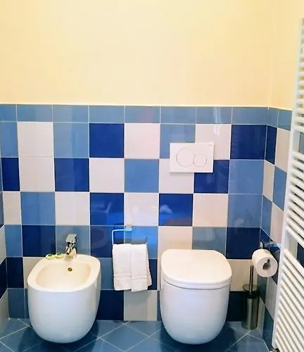 Casa Isolani Luxury Piazza Maggiore 게스트하우스 4*